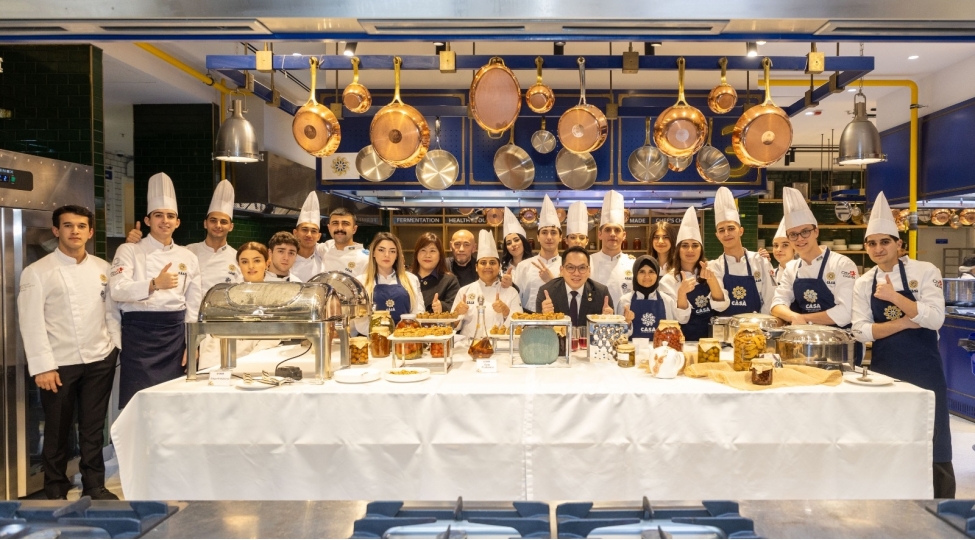 ashpazliq-uzre-pilot-tedris-qrupunun-mezun-gunu-kechirilib