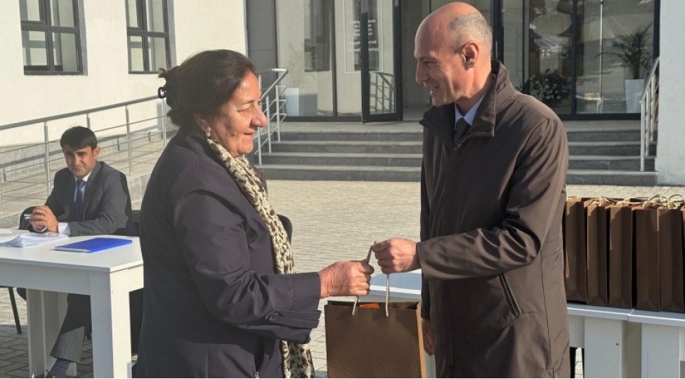 horovluda-daha-19-aileye-evlerinin-acharlari-teqdim-olunub