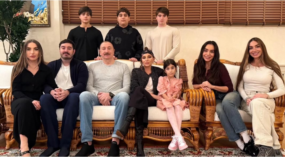 prezidentin-ad-gununden-aile-fotosu