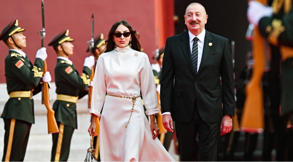 her-bir-vedini-real-addimlari-ile-tesdiqleyen-lidere-xalqin-sevgisi-sonsuzdur