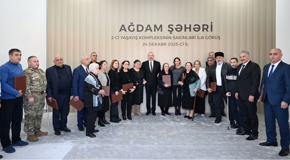 prezident-ilham-eliyev-agdamda-2-ci-yashayish-kompleksinin-achilishinda-ishtirak-edib-ve-buraya-kochen-sakinlerle-gorushub-foto