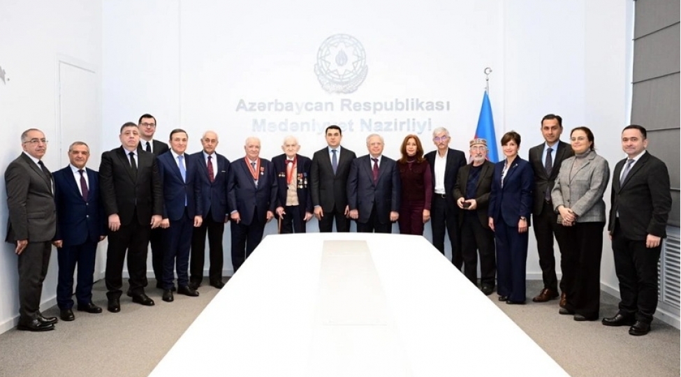 medeniyyet-xadimlerine-dovlet-teltifleri-teqdim-olunub