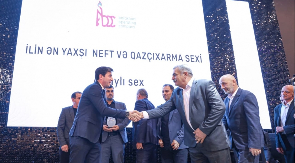 balaxani-neftchileri-ilin-en-yaxshilarini-mukafatlandirdi-foto