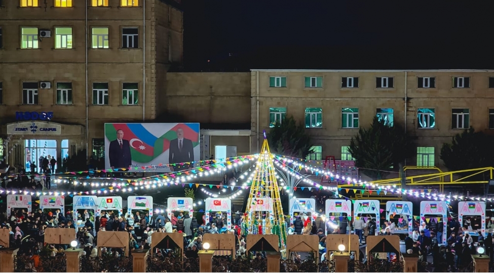 hemurek-xeyriyye-yarmarkasi-kechirilib-foto