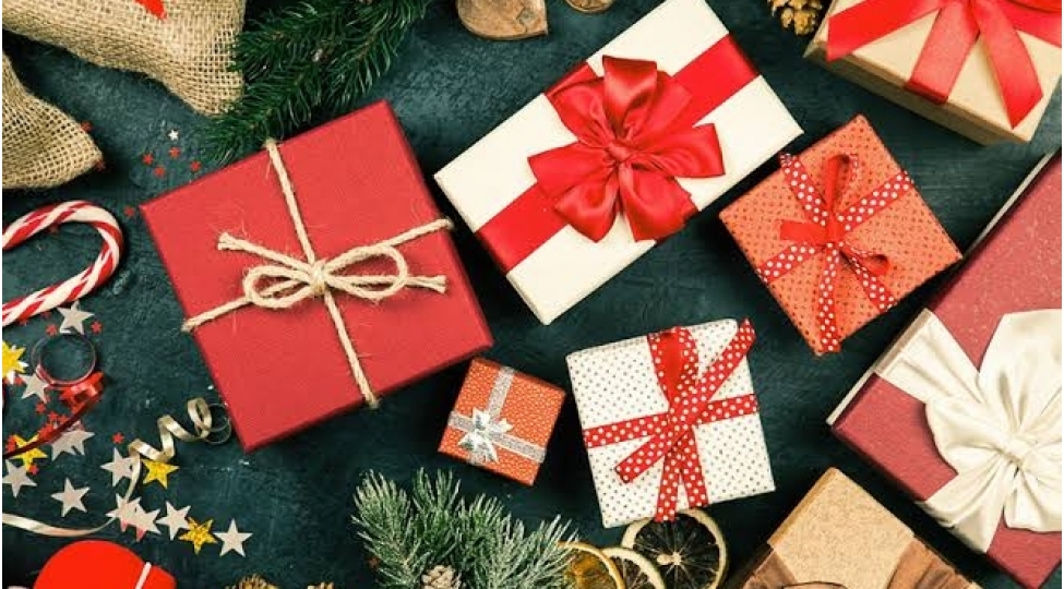 ushaqlarin-bayram-hediyyelerini-ogurladi