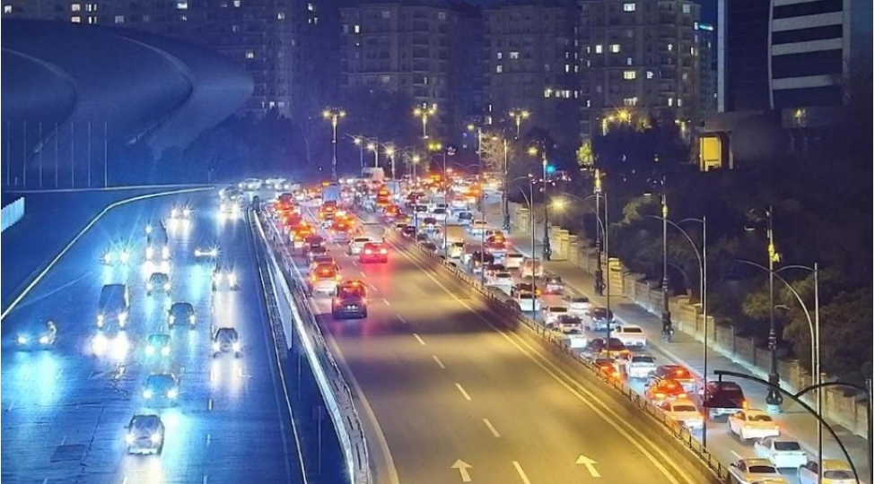 koroglu-stansiyasi-istiqametinde-sixliq-yaranib