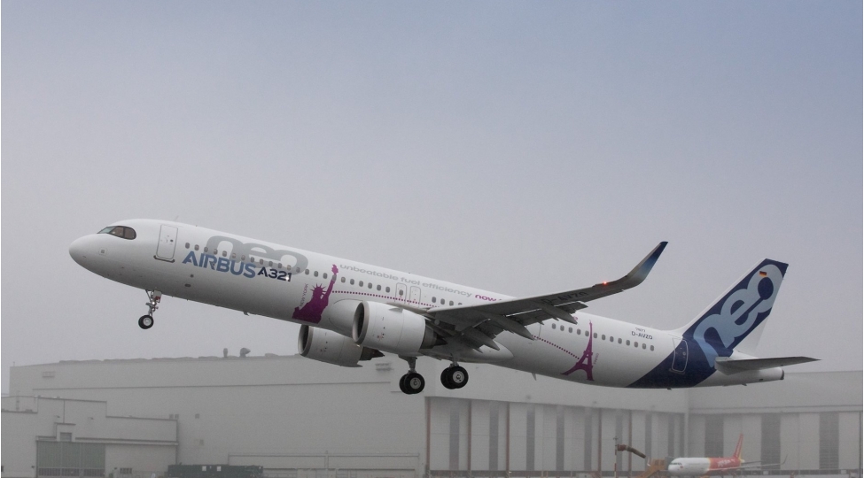 azal-airbus-a321-200nx-tipli-3-hava-gemisini-icareye-goturub