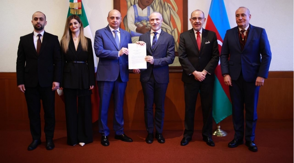 sefirimizetimadnamesinin-suretini-xin-numayendesine-teqdim-edib