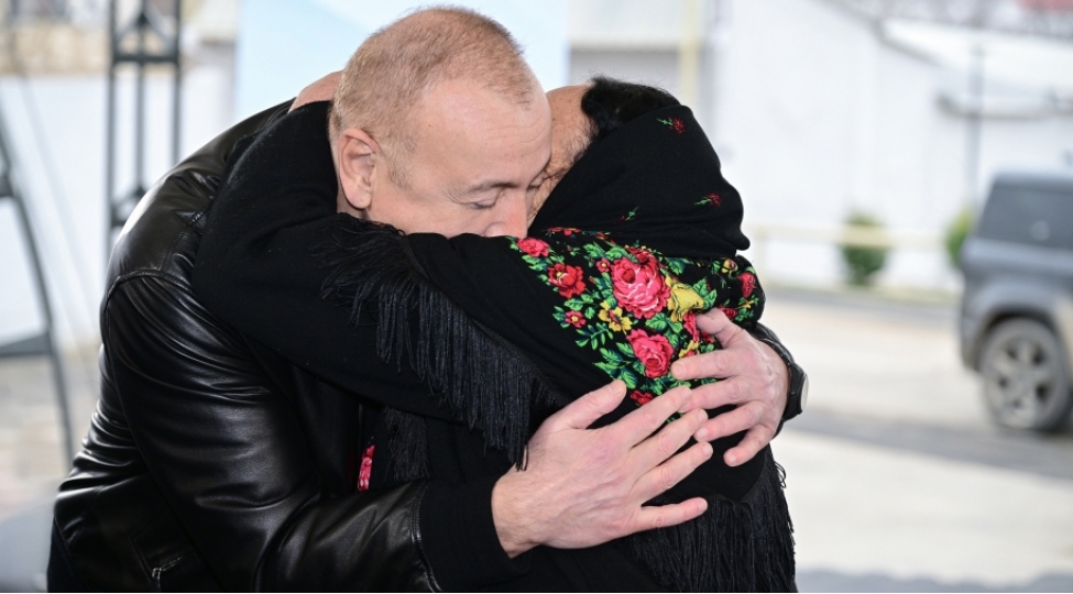 prezident-ilham-eliyev-agderenin-ashagi-oratag-kendinde-sakinlerle-gorushub-yenilenibfoto