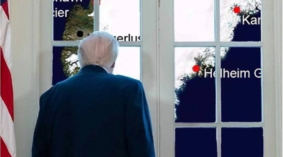 ag-ev-trampin-qrenlandiya-xeritesi-ile-fotosunu-paylashib