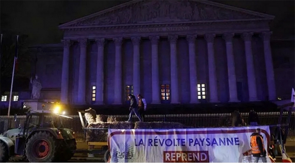 fermerler-fransa-kend-teserrufati-nazirliyinin-erazisine-daxil-olublar