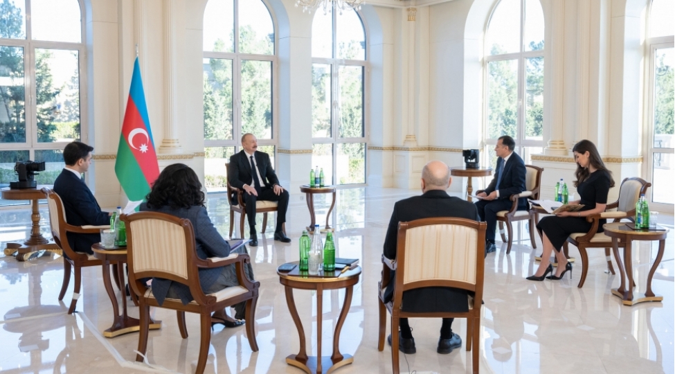 milli-kimlik-ve-dil-azerbaycan-dilinin-qloballashan-dunyada-tehlukesizliyi