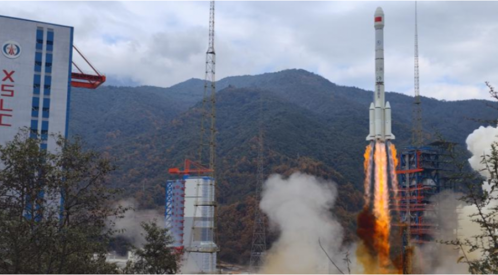 chinin-shitszyan-32-peykinin-kosmosa-buraxilmasi-qeza-ile-basha-chatib