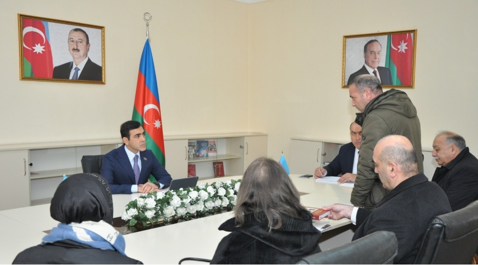 anar-memmedov-agdereden-olan-sakinleri-qebul-edib