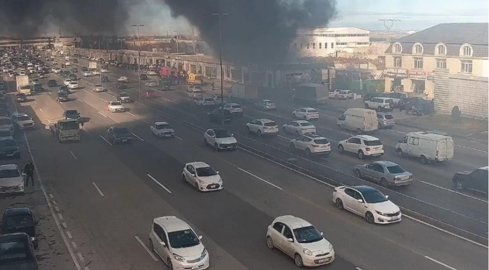 ziya-bunyadov-prospektinde-obyektde-yangin-bash-verib-polis-emekdashlari-eraziye-celb-olunublar