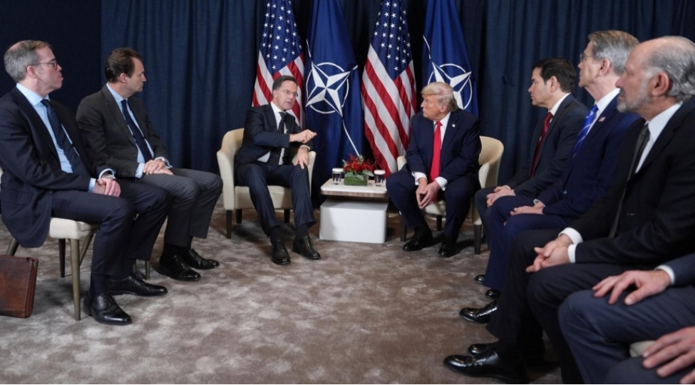 tramp-avropa-olkelerine-fevralin-1-de-quvveye-minmesi-planlashdirilan-tarifleri-dayandirib