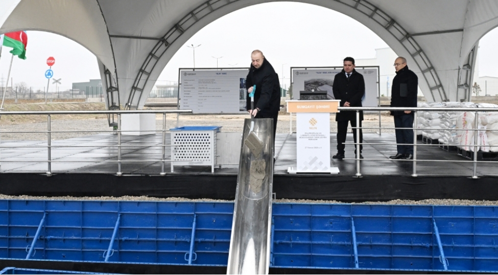 prezident-ilham-eliyev-sumqayit-senaye-parkinda-polipropilen-ve-laminatli-kise-istehsali-muessisesinin-temelini-qoyub