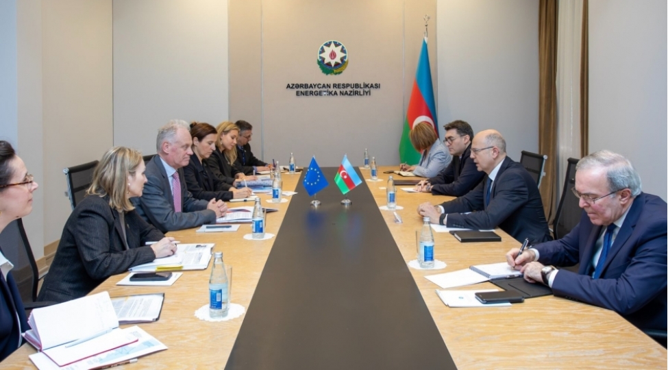 dunya-neft-shurasi-ile-emekdashligin-inkishafi-muzakire-edilib-2