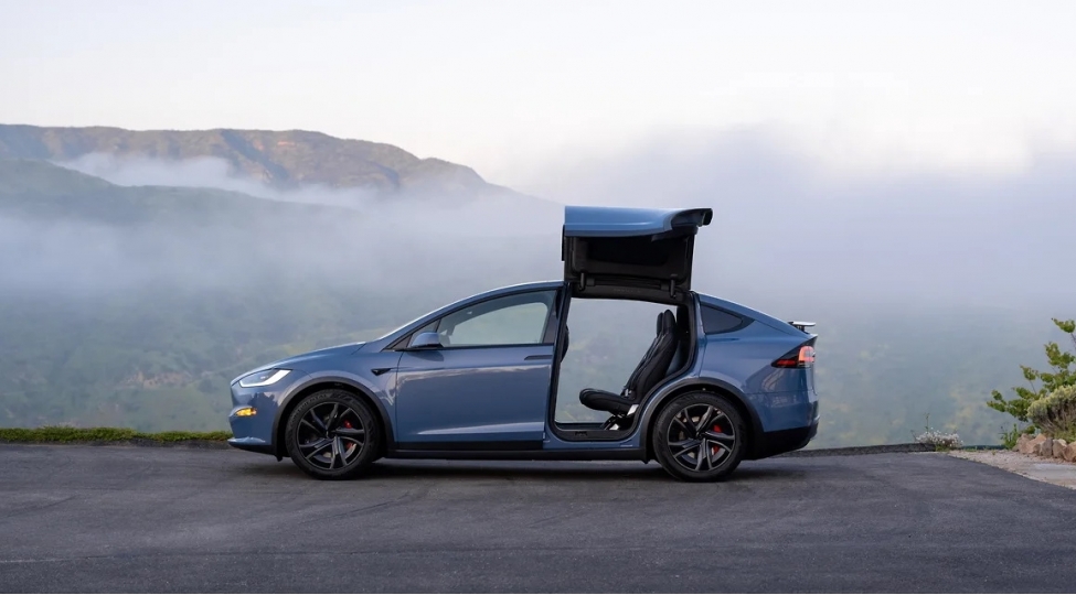 tesla-bu-modellerin-istehsalini-dayandirir-foto