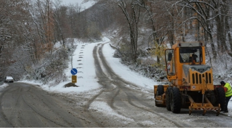 shimal-bolgesinde-yollarin-buz-baglama-ehtimali-var