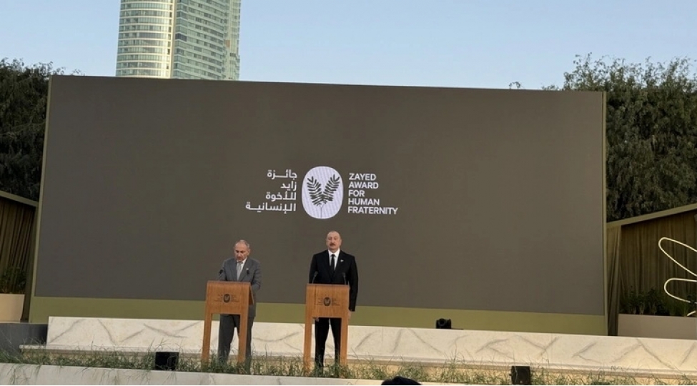 hikmet-haciyev-zayed-insan-qardashligi-mukafatinin-teqdimolunma-merasiminden-paylashim-edib