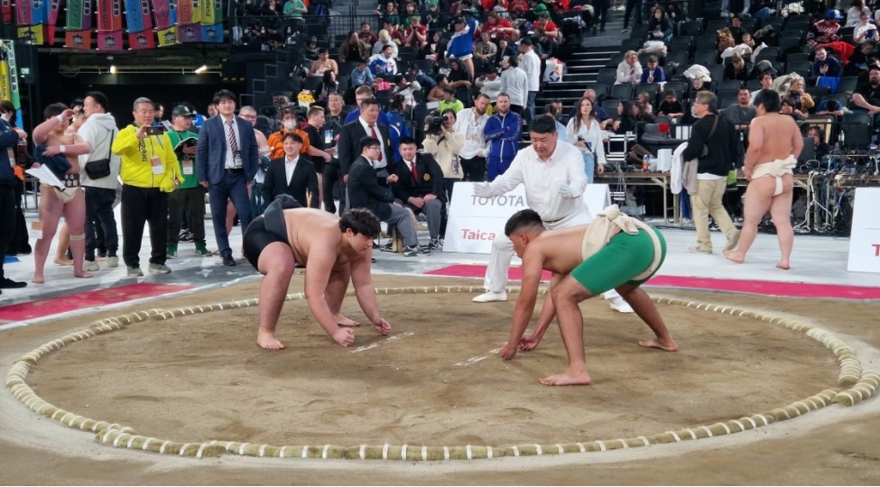 azerbaycan-sumo-guleshchisi-ilk-defe-yaponiyada-hakuho-kubokunda-yarishib