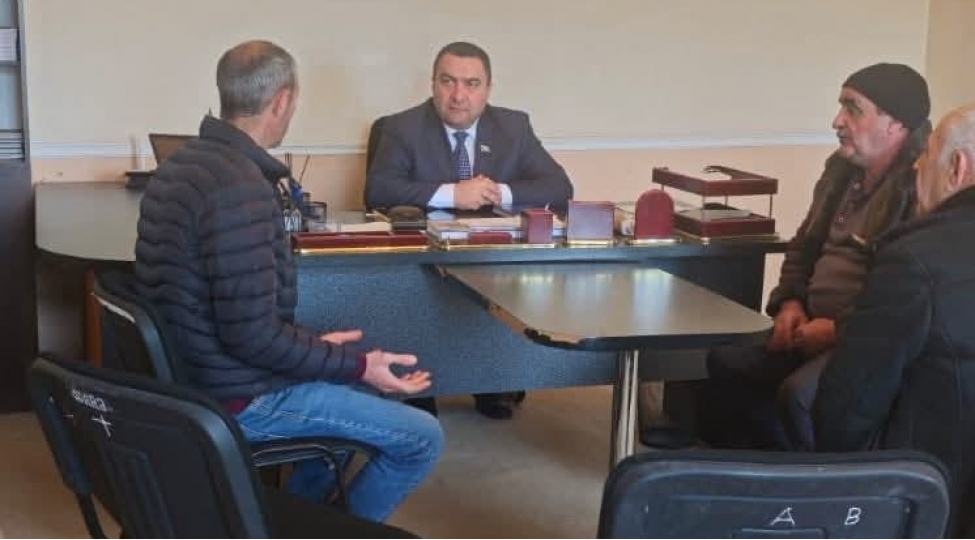 mushfiq-memmedli-sitalchay-kend-sakinleri-ile-gorushub