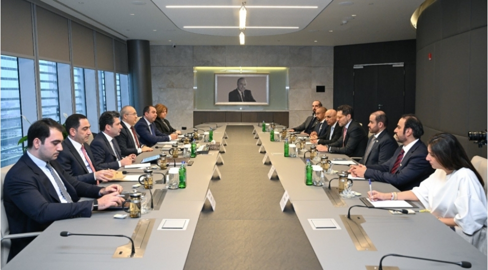 iqtisadiyyat-nazirliyinde-ebu-dabi-emirliyinin-belediyyeler-ve-neqliyyat-departamentinin-sedri-ile-gorush-olub