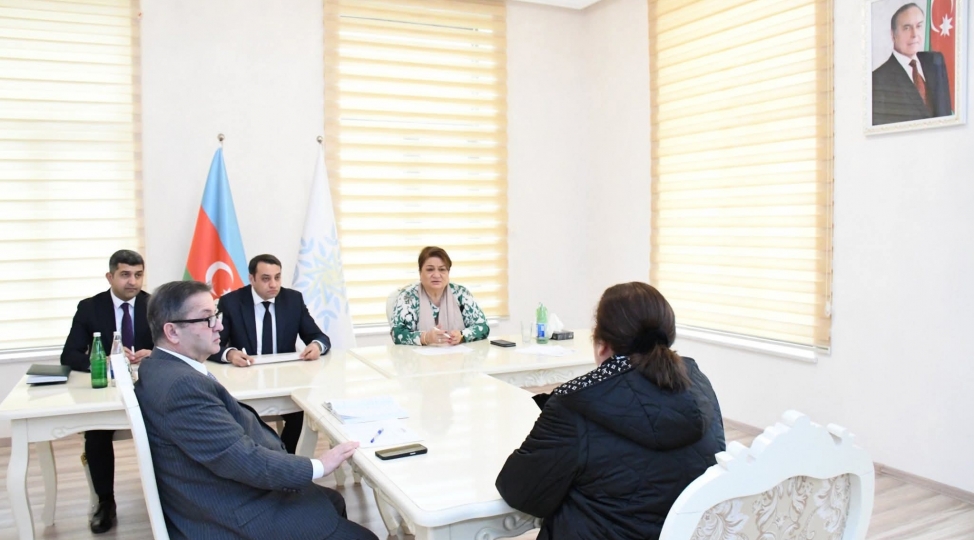 hicran-huseynova-sumqayitda-sechicilerle-gorushub