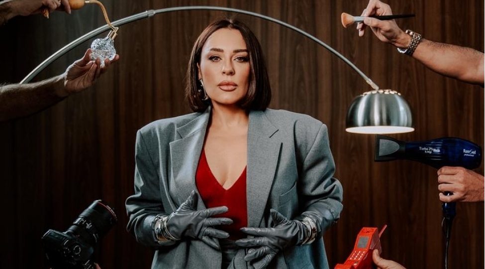 ishiqlar-altinda-ulduz-tunzale-agayeva-yeni-fotosessiyani-teqdim-etdi