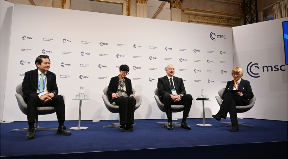 prezident-ilham-eliyev-munxende-panel-muzakirelerde-ishtirak-edir-canli