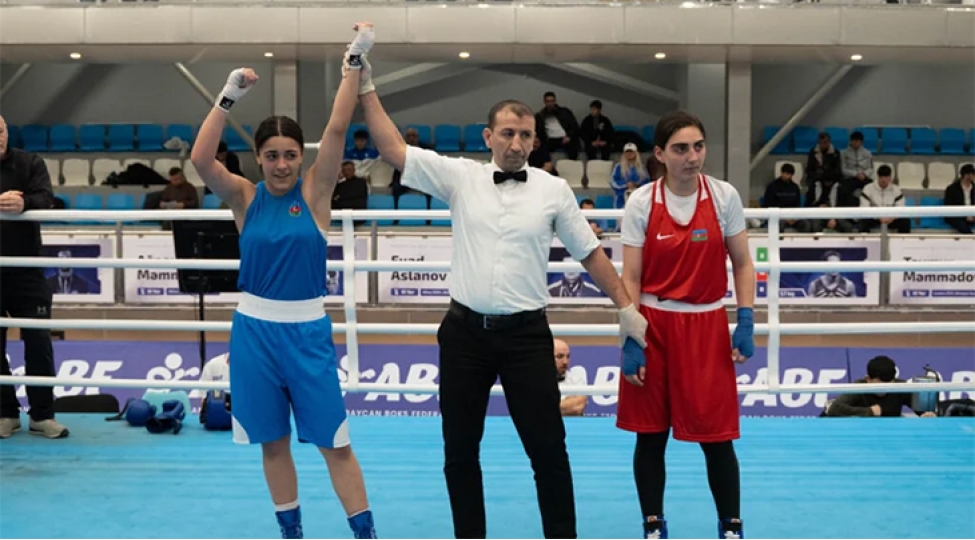 qiz-bokschular-arasinda-azerbaycan-chempionati-basha-chatib