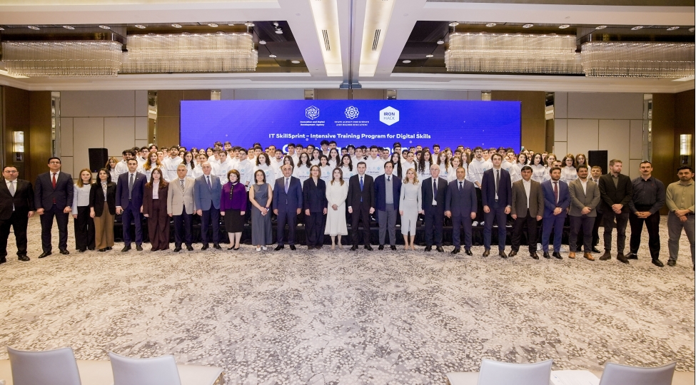 ali-tehsil-muessiselerinde-reqemsal-bacariqlar-uzre-beynelxalq-tehsil-proqramina-start-verilib