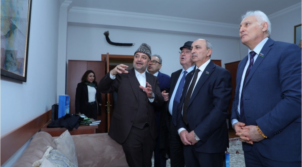 qerbi-azerbaycan-icmasinin-uzvleri-irevan-qaziliginin-ofisini-ziyaret-edibler