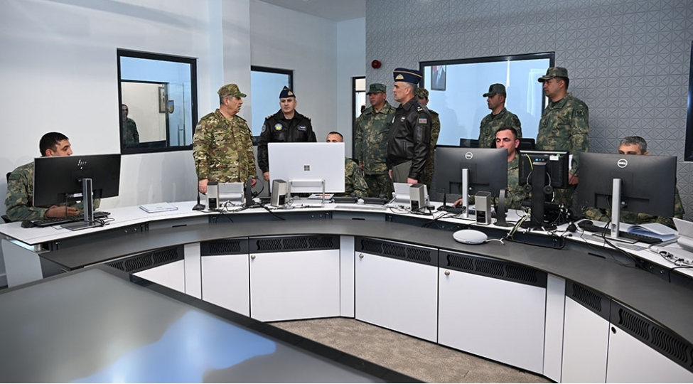 nazir-hava-hucumundan-mudafie-bolmelerinin-fealiyyetini-yoxlayib