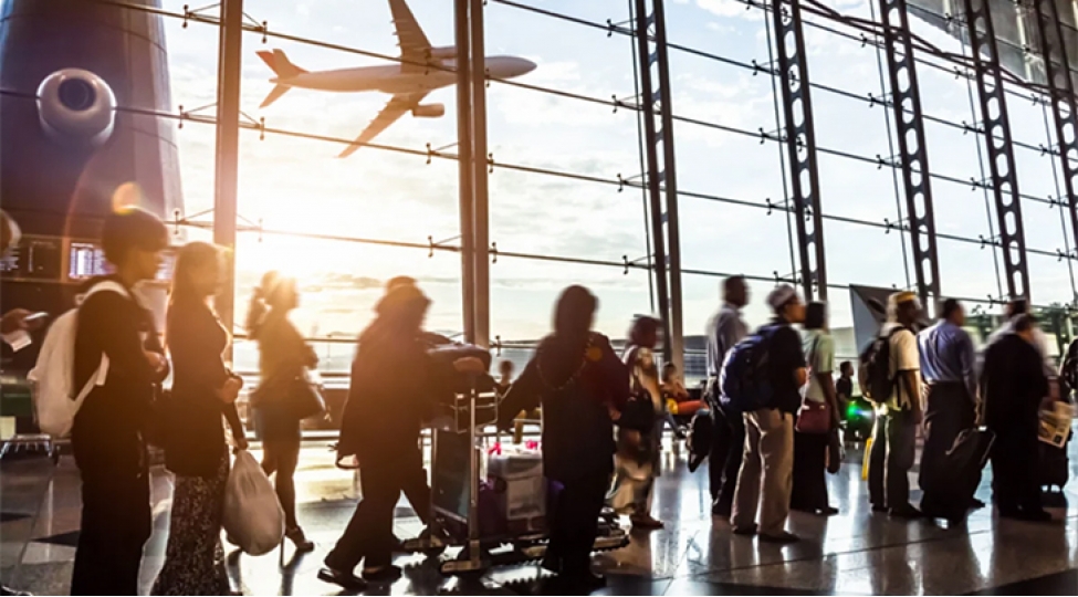 azerbaycana-yaxin-sherqden-turist-axini-22-e-yaxin-artib