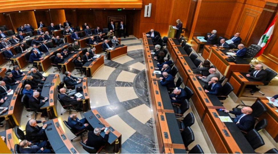livanda-parlament-sechkileri-texire-salinib