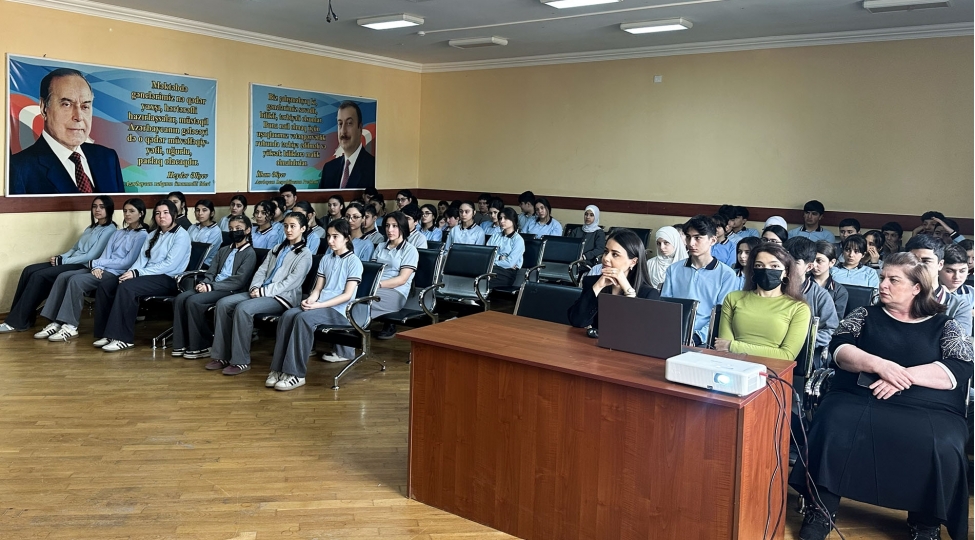 mektebyashli-ushaqlarin-istehlakchi-huquqlari-barede-maariflendirilmesi-meqsedile-achiq-dersler-kechirilib