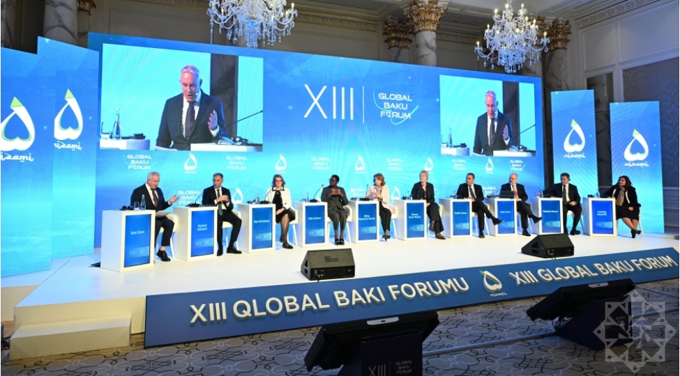 reqemsal-gelecek-suni-intellekt-idareetme-ve-innovasiyanin-etikasi-movzusunda-panel-iclas-yenilenib