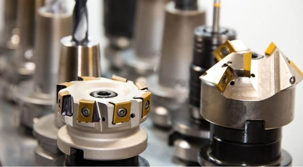 ruminiya-ai-de-senaye-istehsalinin-en-chox-azaldigi-olkelerden-biridir