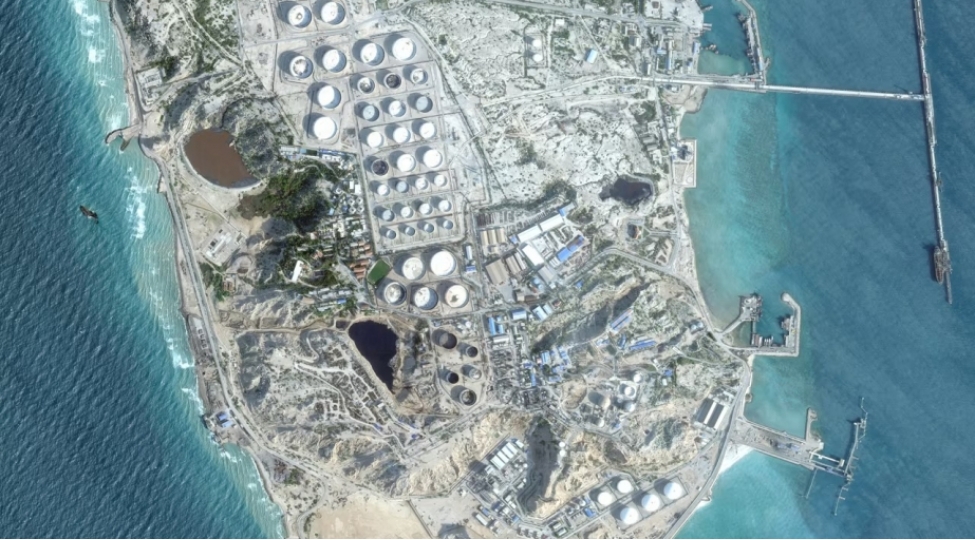 tramp-xark-adasinda-neft-obyektlerini-hedef-alacagini-istisna-etmeyib