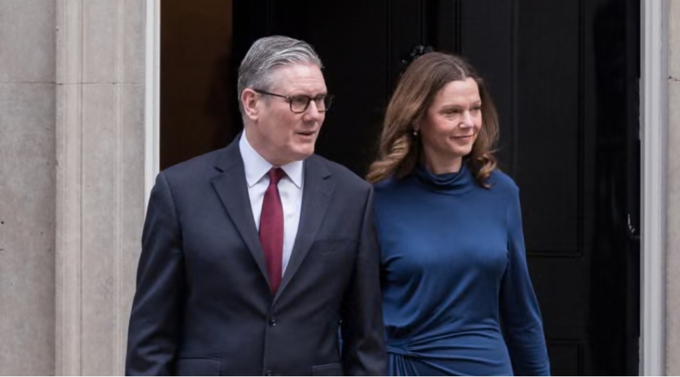 tramp-starmeri-mushavirlerinden-hedden-artiq-asili-olmaqda-tenqid-edib