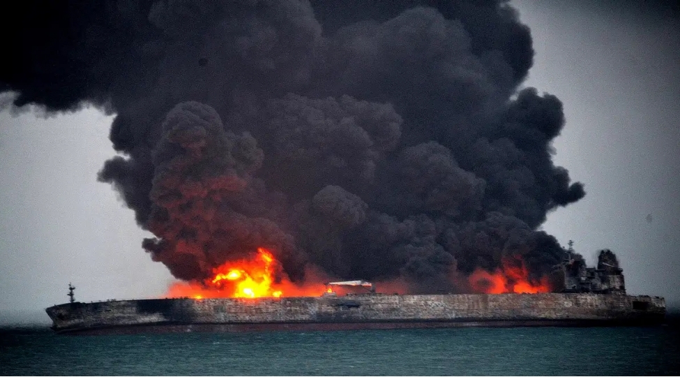 bee-sahillerinde-daha-bir-tankere-hucum-olub