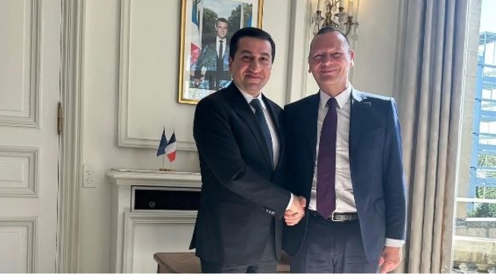 hikmet-haciyev-parisde-makronun-diplomatik-mushaviri-ile-ikiterefli-munasibetleri-muzakire-edib