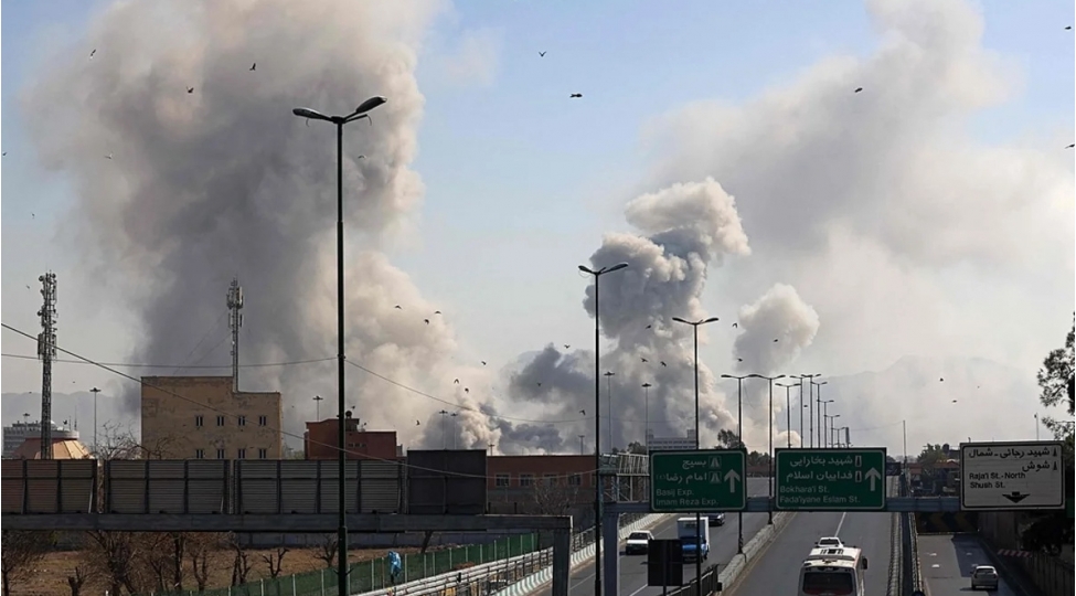 israil-ordusu-tehrandaki-hokumet-obyektlerine-zerbeler-endirir