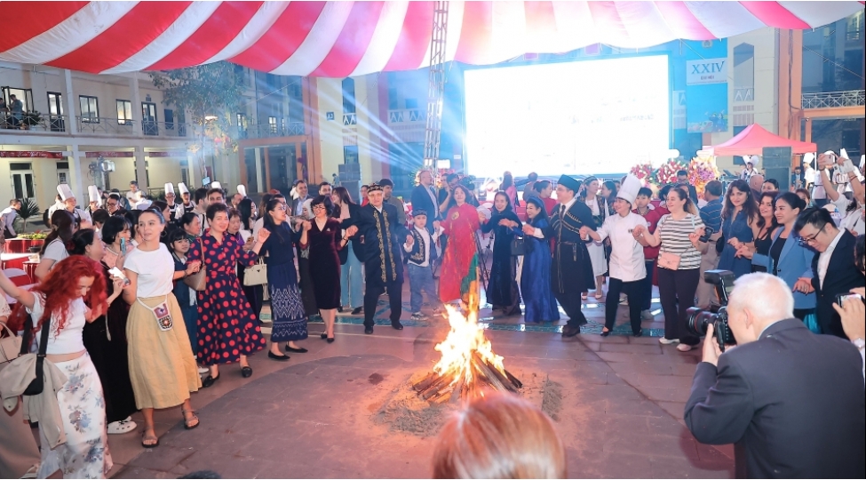 hanoyda-beynelxalq-novruz-shenliyi