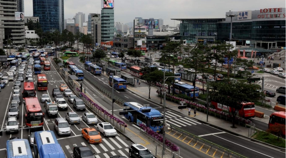 cenubi-koreya-yanacaq-qitligi-ile-elaqedar-avtomobilden-istifadeni-mehdudlashdirir