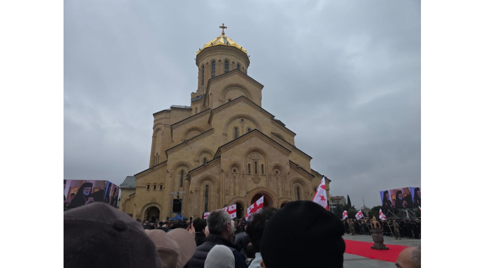 sioni-katedralinda-ziyaretchi-axini-sengimir-defn-merasimleri-40-gun-davam-edecek