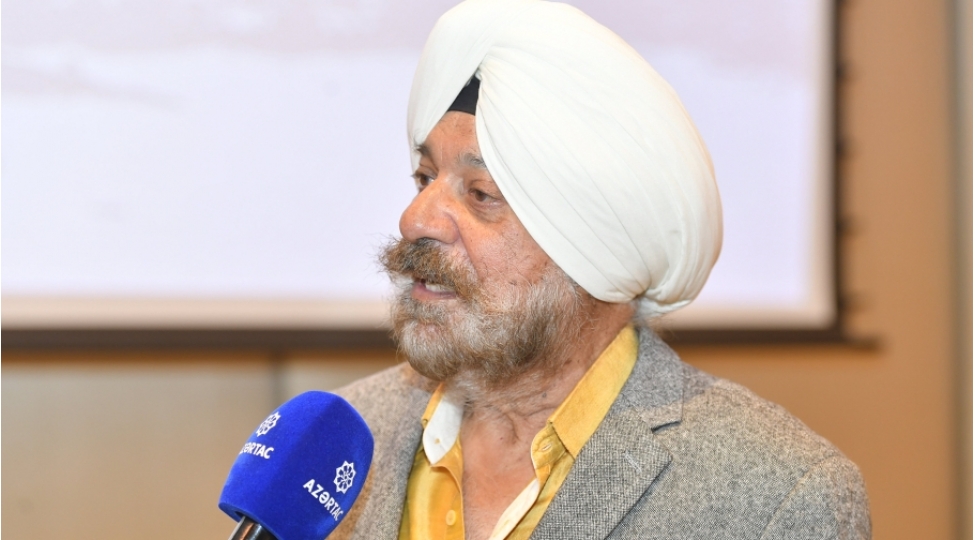 azerbaycanda-chox-yaxshi-dostlar-qazanmisham-arvinder-bahal