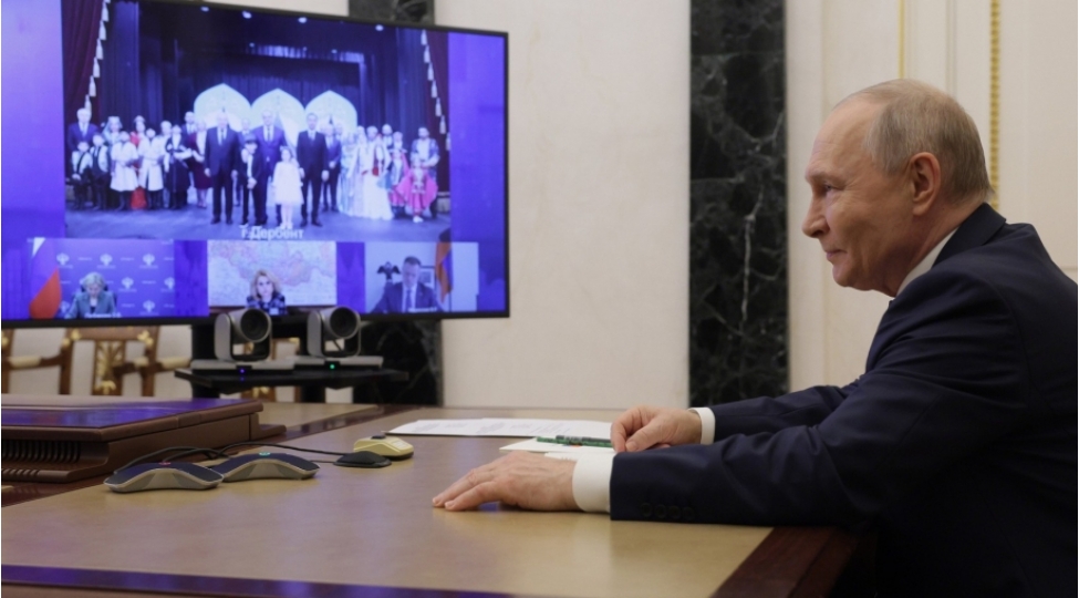 vladimir-putin-derbendde-azerbaycan-teatrinin-achilishini-edib